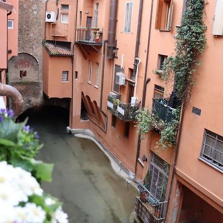 Little Apartment Over The Canal Bologne Extérieur photo